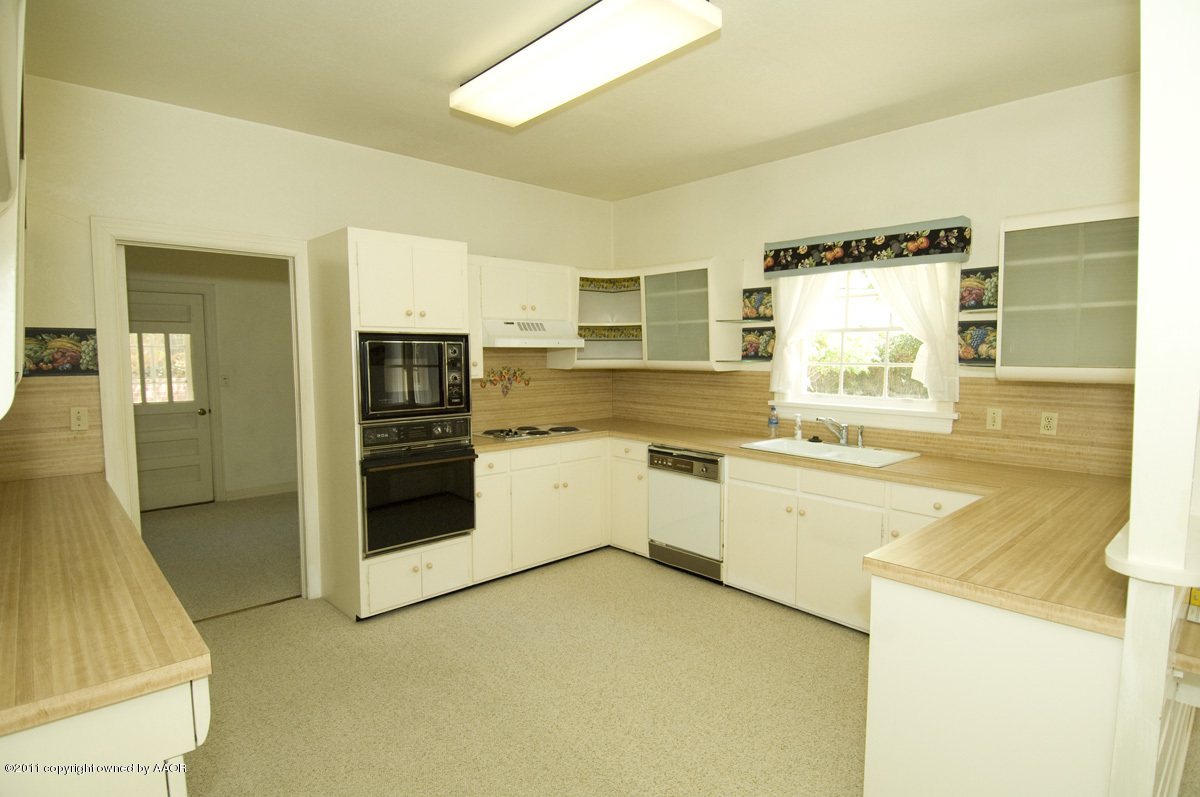 1517 South Rusk Street Amarillo, TX 79102 - Photo 10 of 30 kitchen