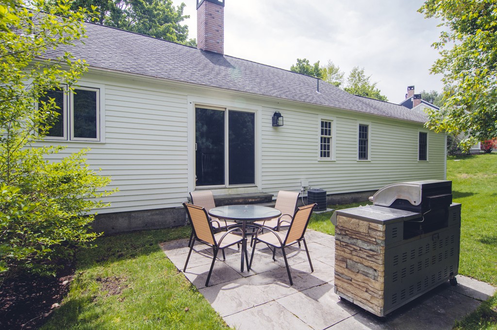 25 Jericho Road, Unit 25 Weston, MA 02493 - Photo 20 of 22