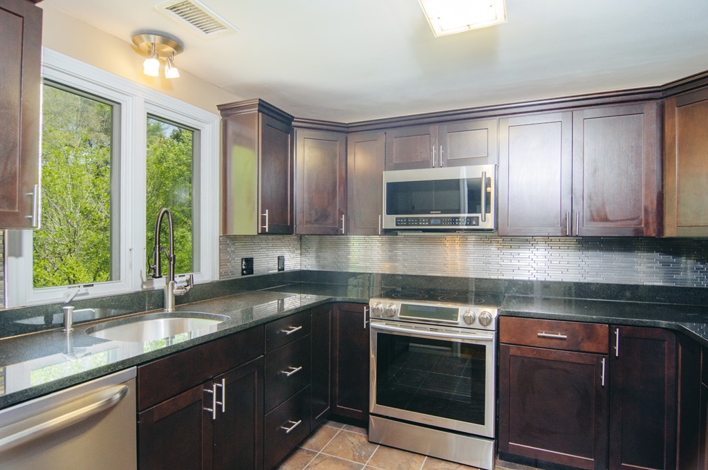 25 Jericho Road, Unit 25 Weston, MA 02493 - Photo 8 of 22