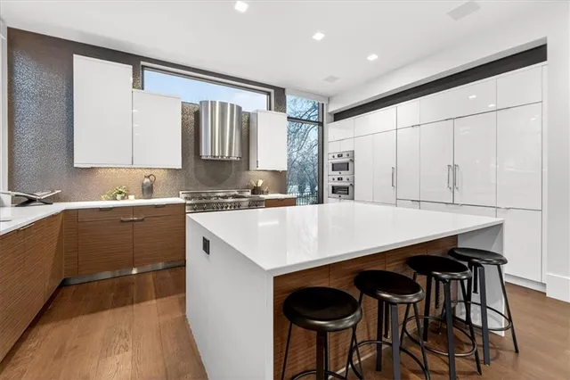 $1,970,000 | 3906 West 69th Street, Prairie Village, KS 66208