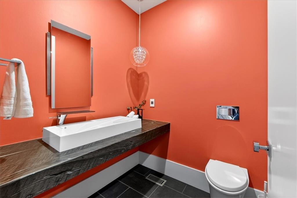 3906 West 69th Street Prairie Village, KS 66208 - Photo 7 of 44