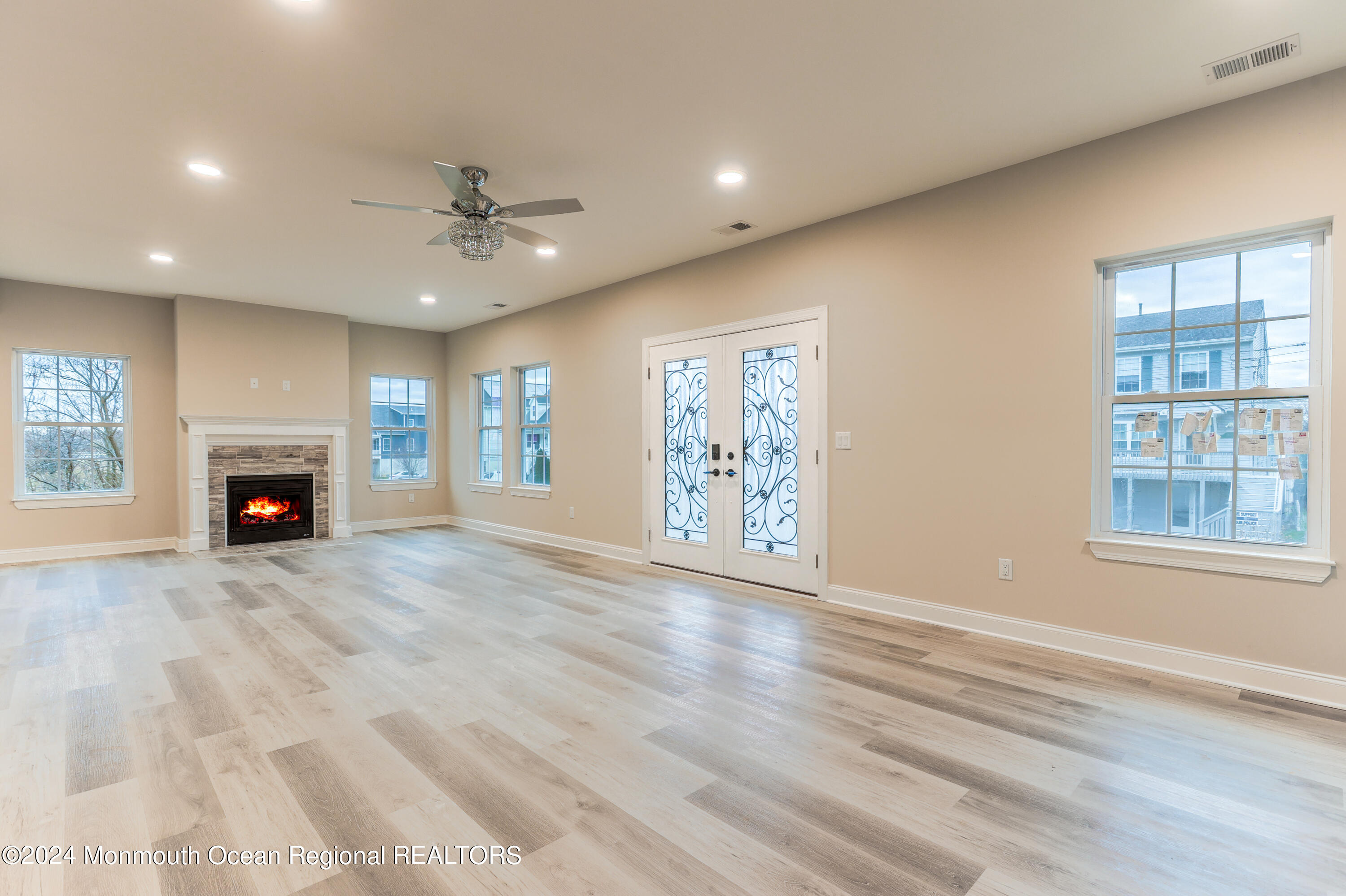 907 Center Street Union Beach, NJ 07735 - Photo 5 of 31 Great Room
