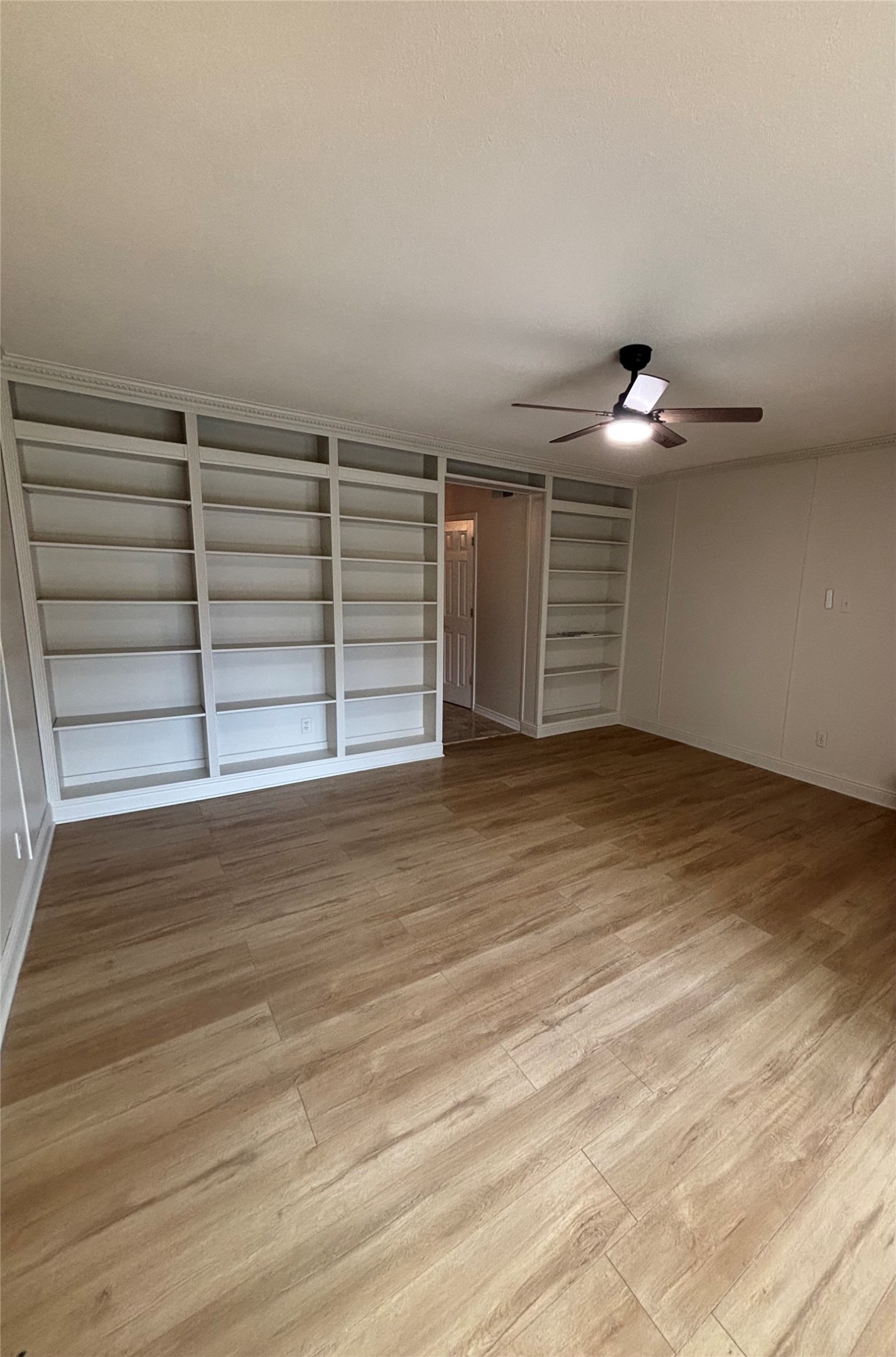 14515 Wunderlich Drive, Unit 315 Houston, TX 77069 - Photo 17 of 37 Family Room with Custom Built-Ins