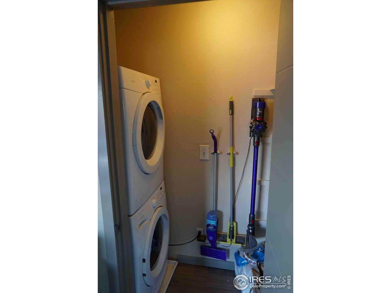 903 18th Street, Unit 302 Boulder, CO 80302 - Photo 10 of 10 a utility room with dryer and washer