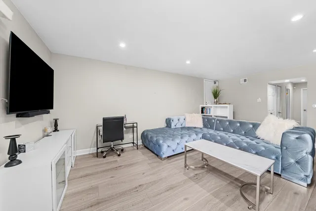 $320,000 | 8094 Garfield Avenue, Unit 43, Burr Ridge, IL 60527