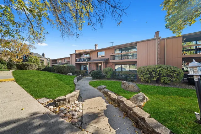$320,000 | 8094 Garfield Avenue, Unit 43, Burr Ridge, IL 60527