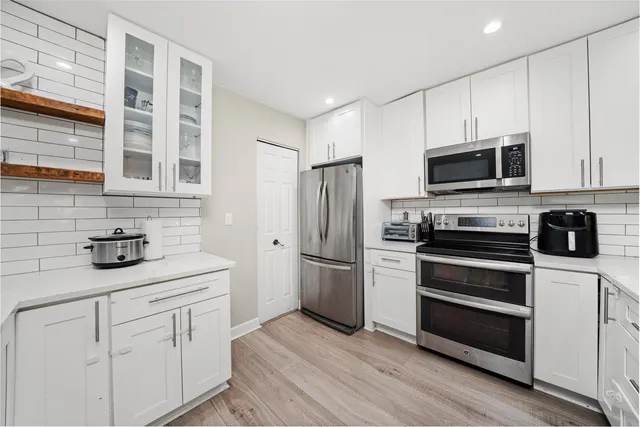 $320,000 | 8094 Garfield Avenue, Unit 43, Burr Ridge, IL 60527