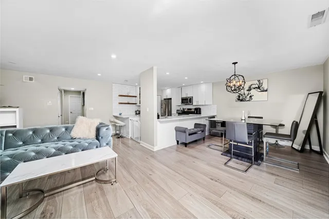 $320,000 | 8094 Garfield Avenue, Unit 43, Burr Ridge, IL 60527