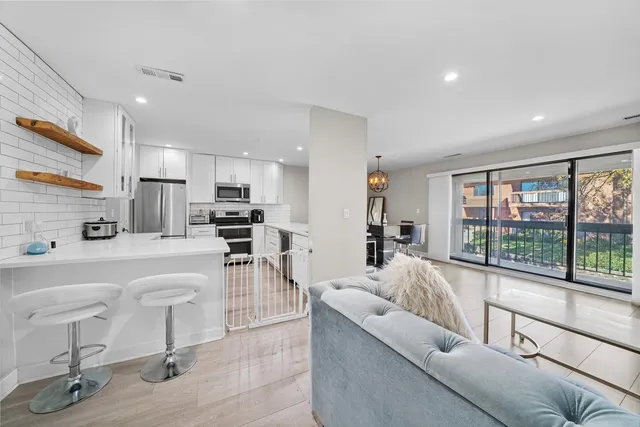 $320,000 | 8094 Garfield Avenue, Unit 43, Burr Ridge, IL 60527