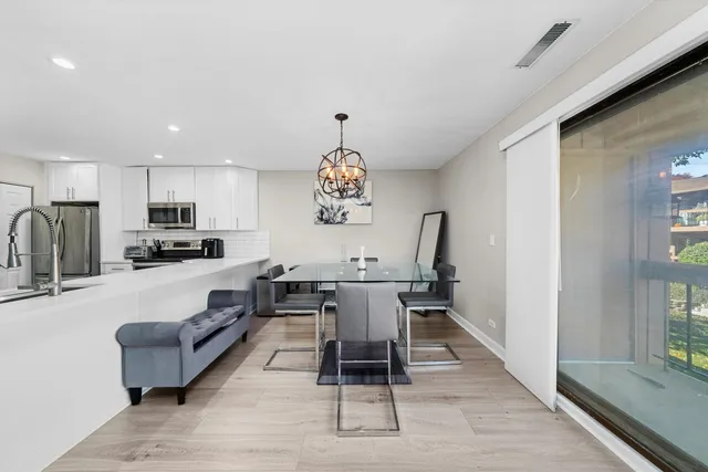 $320,000 | 8094 Garfield Avenue, Unit 43, Burr Ridge, IL 60527