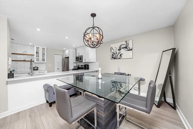 $320,000 | 8094 Garfield Avenue, Unit 43, Burr Ridge, IL 60527