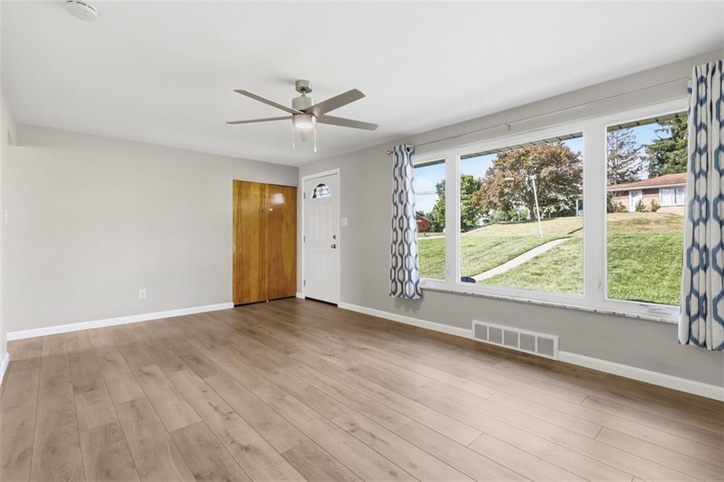 5229 Meadowcrest Road Pittsburgh, PA 15236 - Photo 4 of 35
