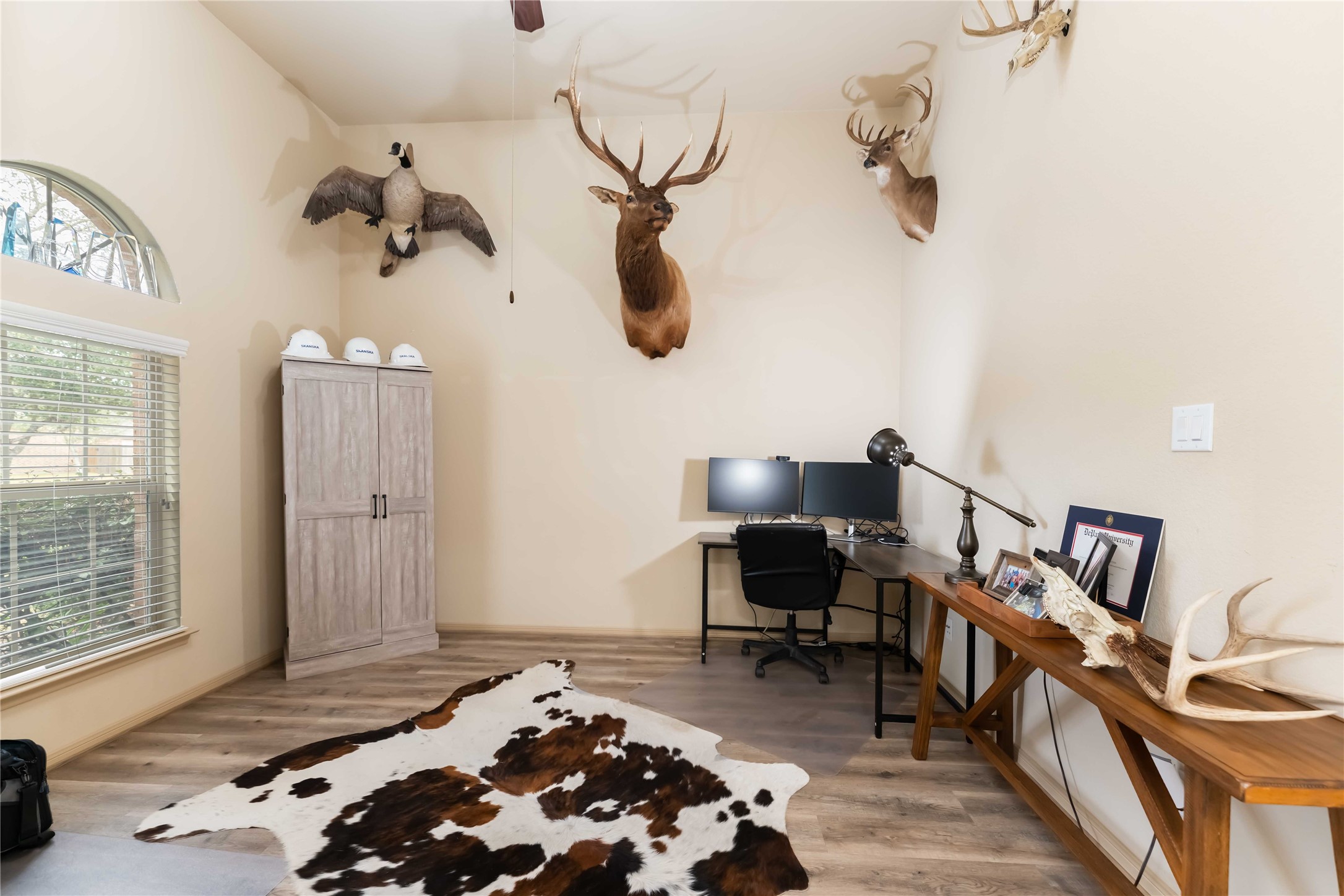 2502 Tiger Eye Drive Rosharon, TX 77583 - Photo 5 of 29 This spacious room includes a corner office setup. The wood flooring add a rustic touch. Perfect space for you to create your own home office or study.