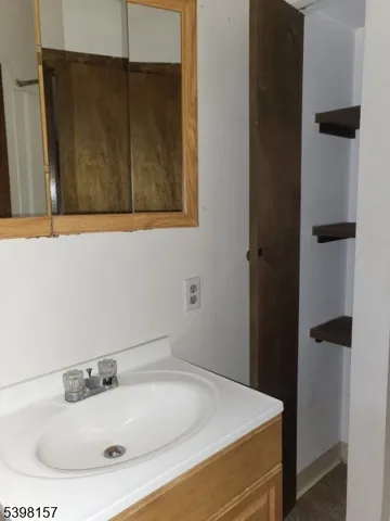 $1,150 | 715 East Central Avenue, Alpha, NJ 08865