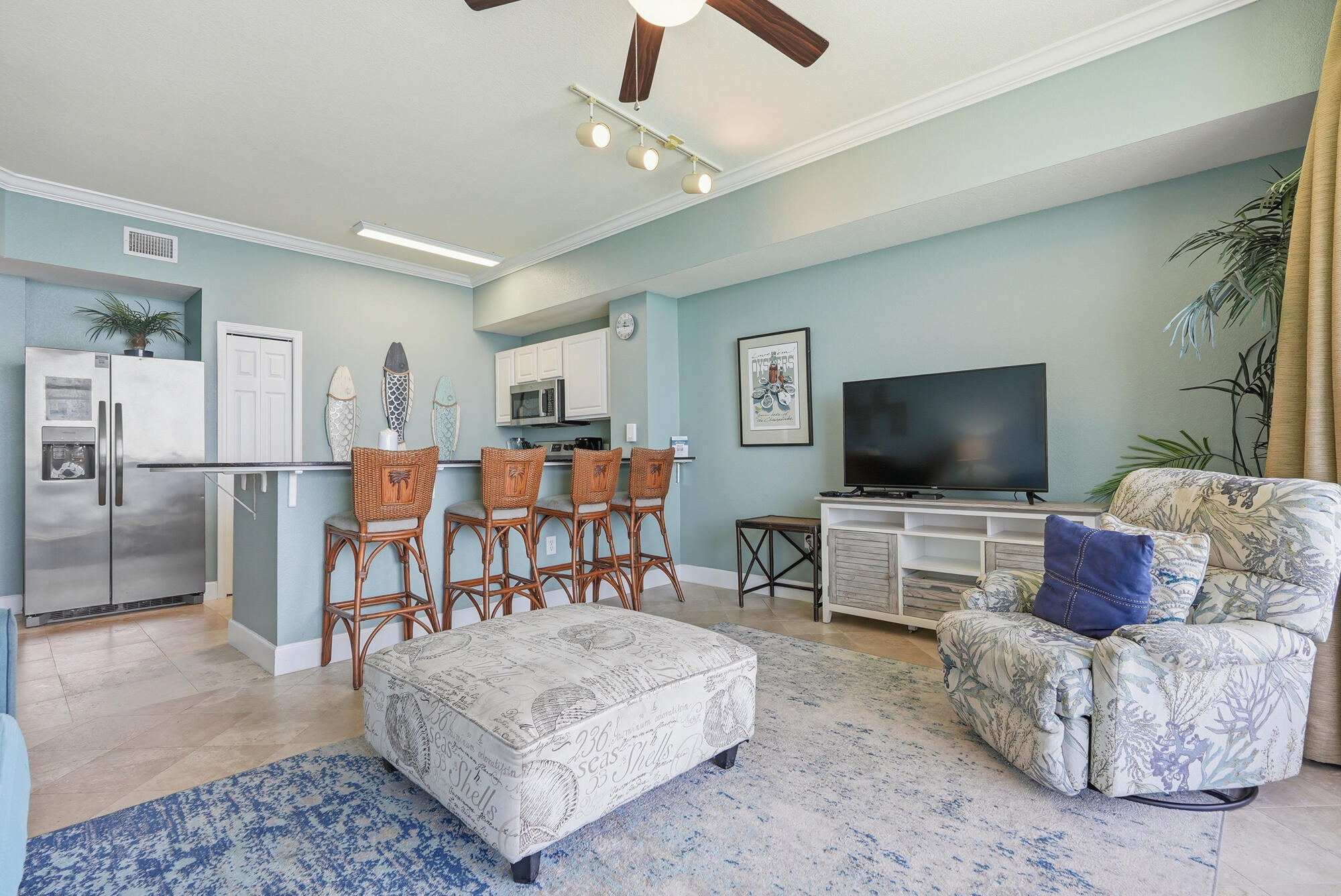 16819 Front Beach Road, Unit 2916 Panama City Beach, FL 32413 - Photo 7 of 45 Living room/kitchen