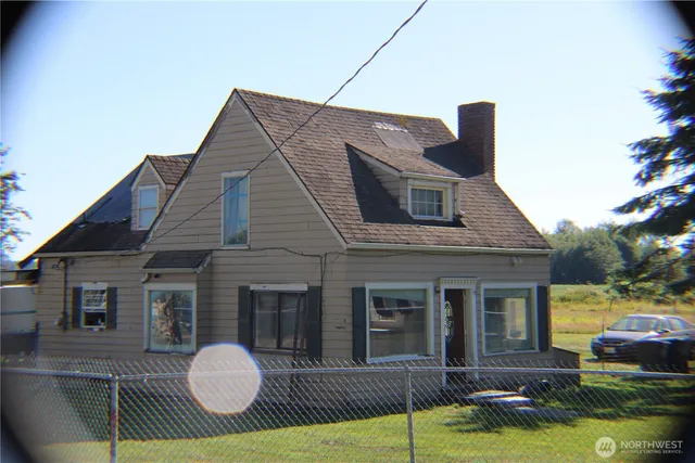 a front view of house with yard