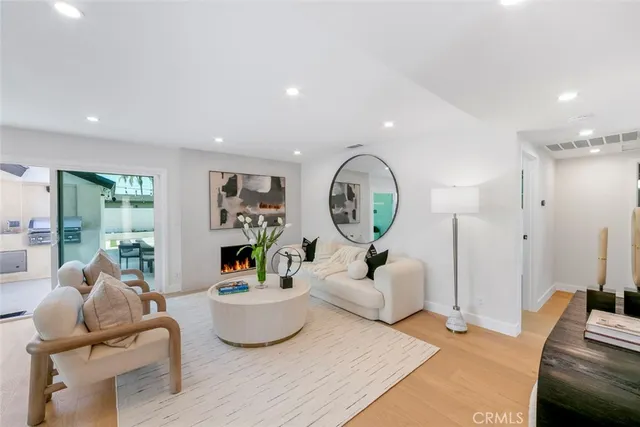 $1,999,999 | 913 Junipero Drive, Costa Mesa, CA 92626