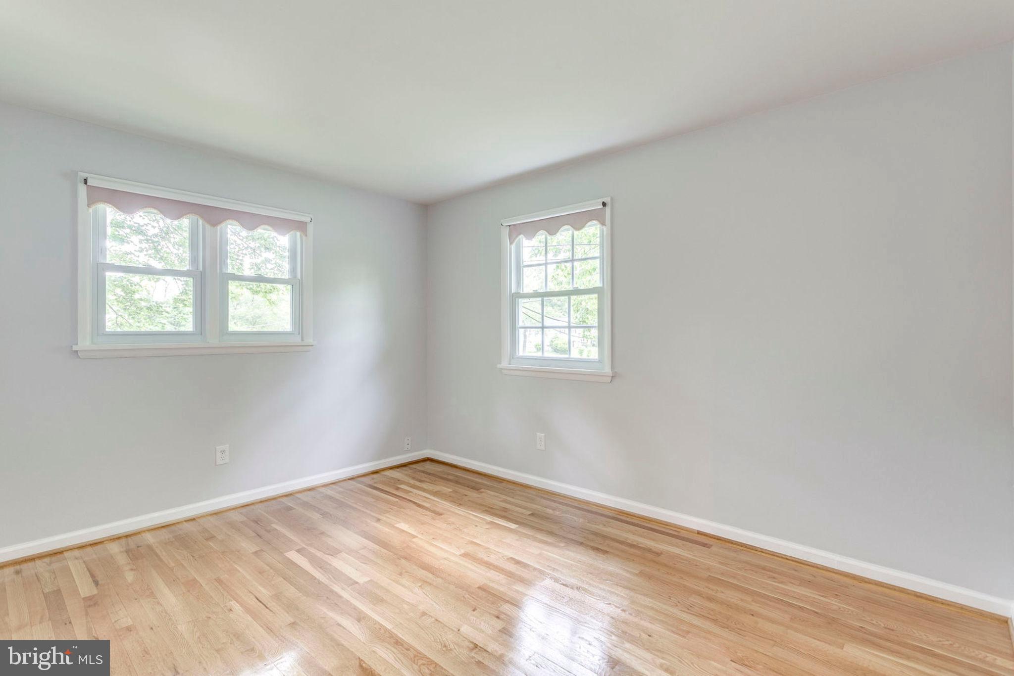 6016 Craft Road Alexandria, VA 22310 - Photo 17 of 32 an empty room with a window