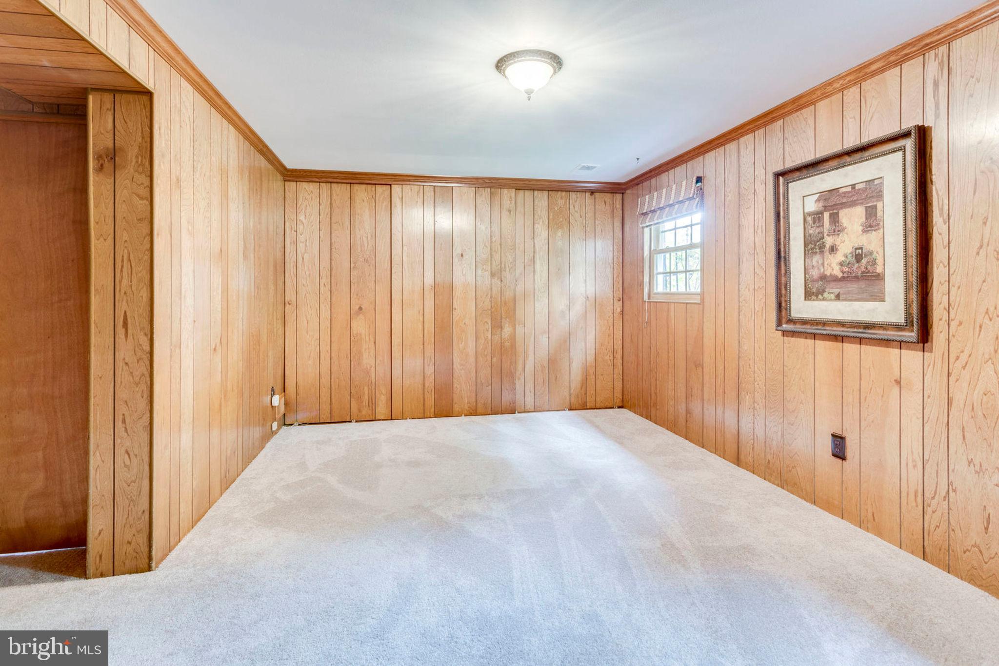 6016 Craft Road Alexandria, VA 22310 - Photo 26 of 32 an empty room with windows