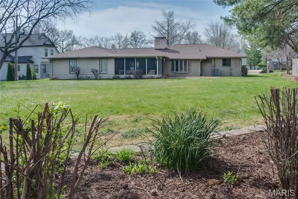 $650,000 | 5 Stacy Drive, Olivette, MO 63132