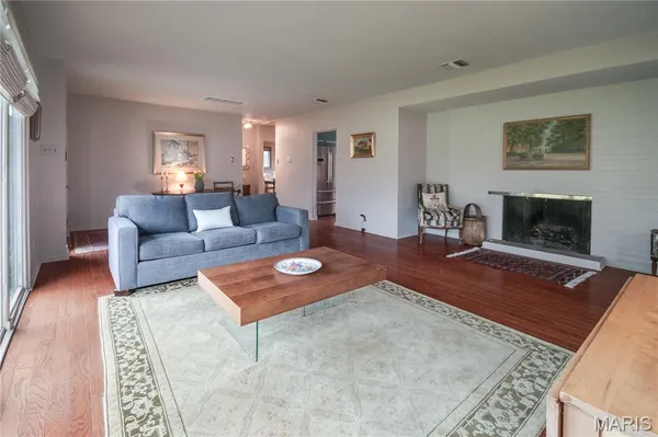 $650,000 | 5 Stacy Drive, Olivette, MO 63132
