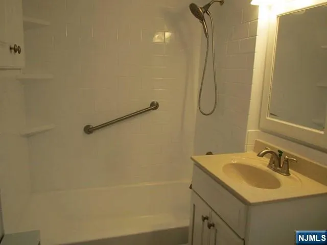 $1,735 | 204 Darwin Avenue, Unit A, Rutherford, NJ 07070