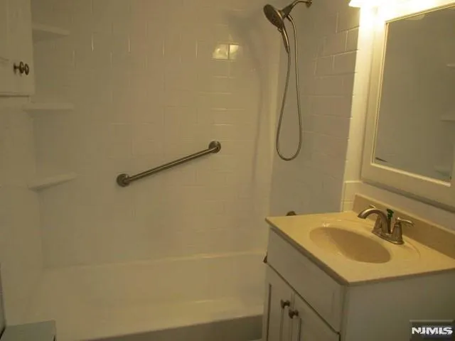 $1,735 | 204 Darwin Avenue, Unit A, Rutherford, NJ 07070