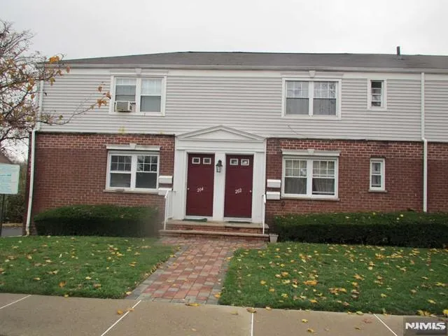 $1,735 | 204 Darwin Avenue, Unit A, Rutherford, NJ 07070
