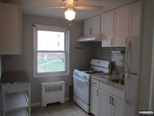 $1,735 | 204 Darwin Avenue, Unit A, Rutherford, NJ 07070