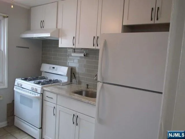 $1,735 | 204 Darwin Avenue, Unit A, Rutherford, NJ 07070