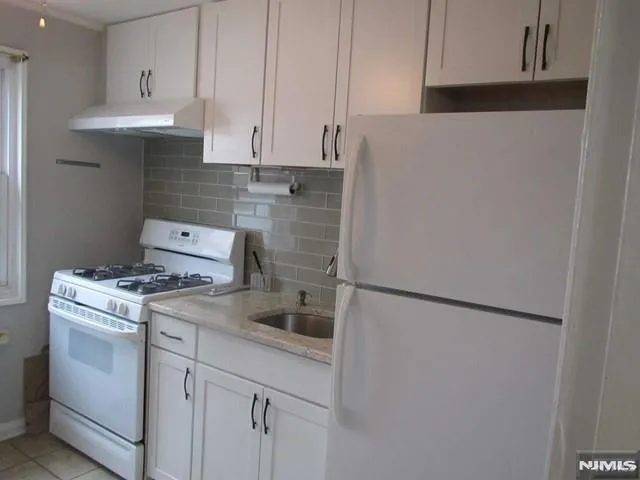 $1,735 | 204 Darwin Avenue, Unit A, Rutherford, NJ 07070