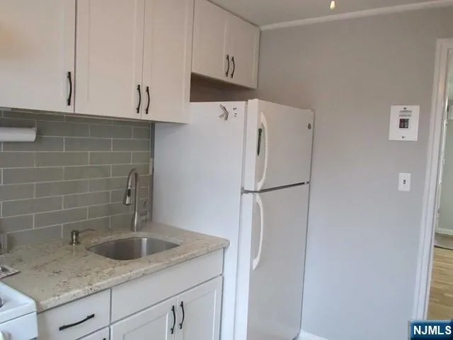 $1,735 | 204 Darwin Avenue, Unit A, Rutherford, NJ 07070