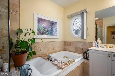 $5,000 | 259 Murtha Street, Alexandria, VA 22304