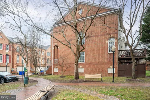 $5,000 | 259 Murtha Street, Alexandria, VA 22304