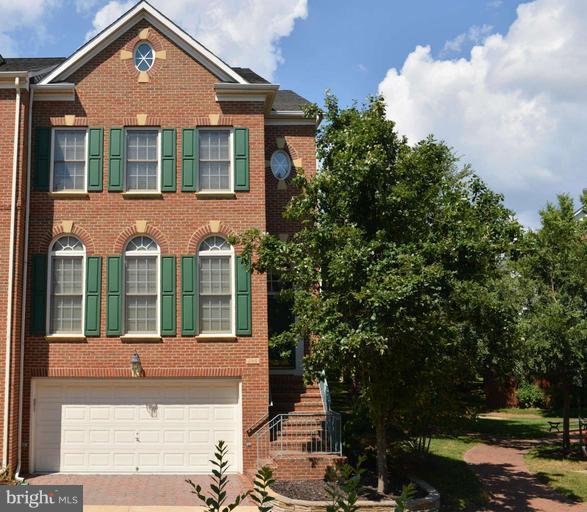 259 Murtha Street Alexandria, VA 22304 - Photo 6 of 48 Summer Photo