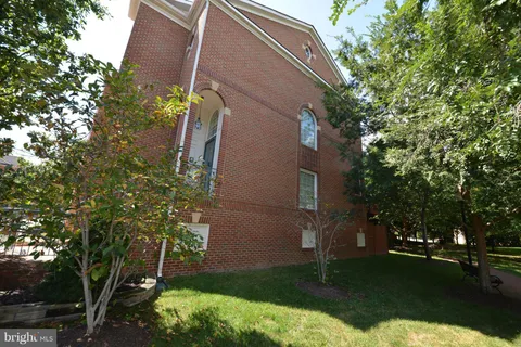 $5,000 | 259 Murtha Street, Alexandria, VA 22304