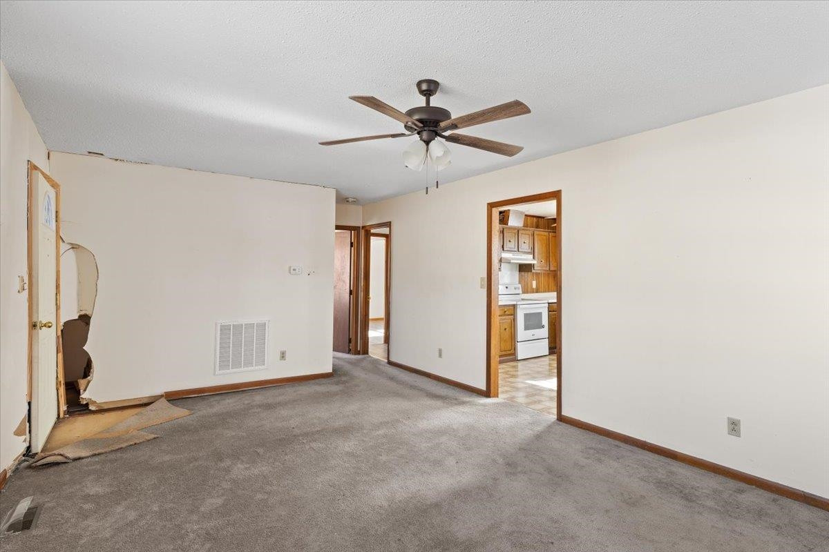 9120 Pippin Road Zebulon, NC 27597 - Photo 11 of 17 Photo 11