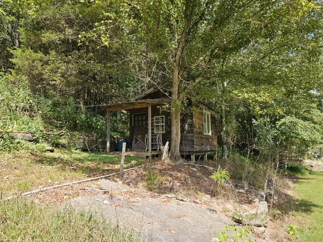 $139,900 | 81 Carver Hollow Lane, Pleasant Shade, TN 37145