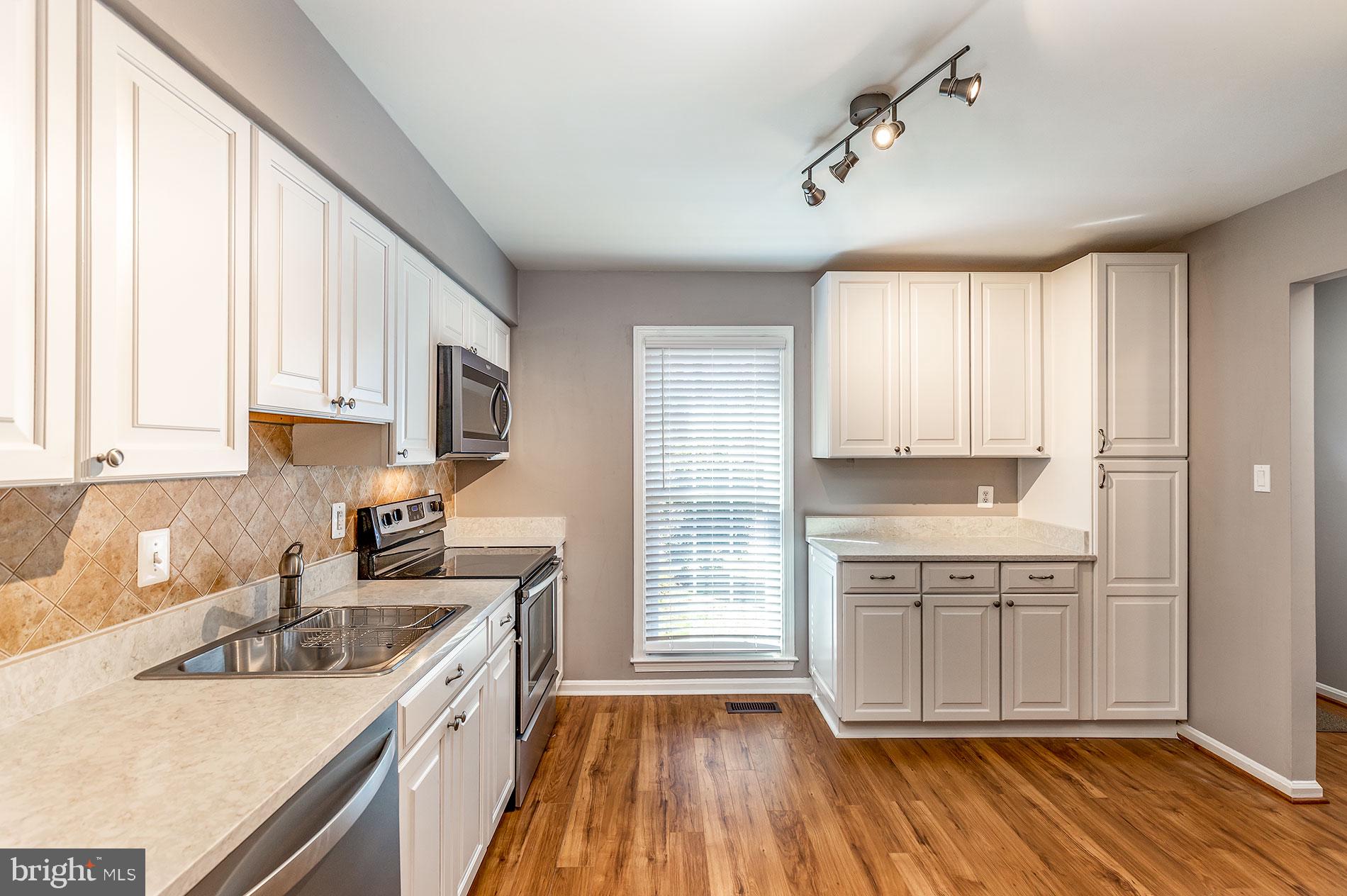 11710 Putting Green Court Reston, VA 20191 - Photo 9 of 29 Gallery Image 9