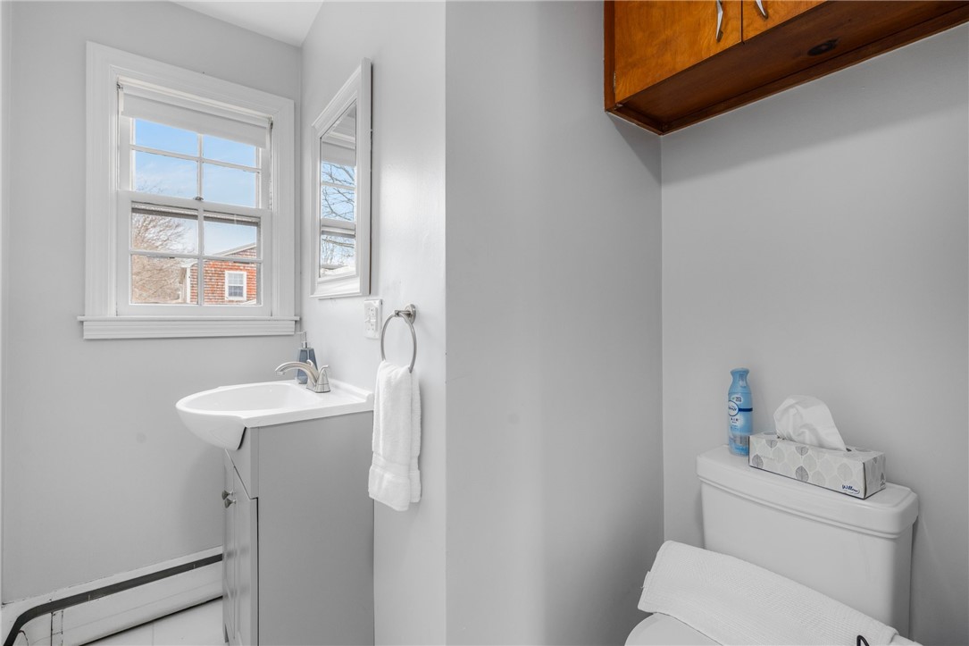 384 Valley Road Middletown, RI 02842 - Photo 12 of 46