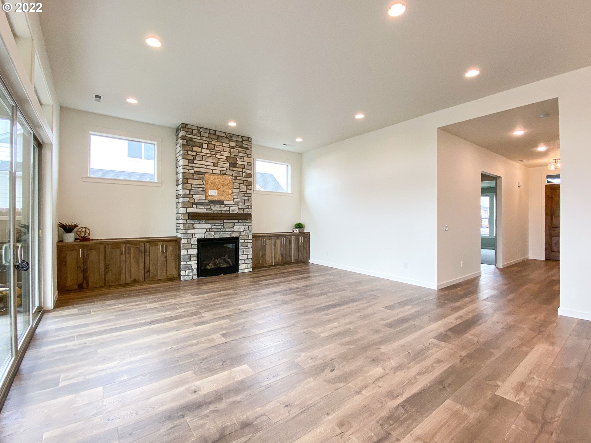 817 South Goose Loop Ridgefield, WA 98642 - Photo 11 of 31 a view of a livingroom with a fireplace