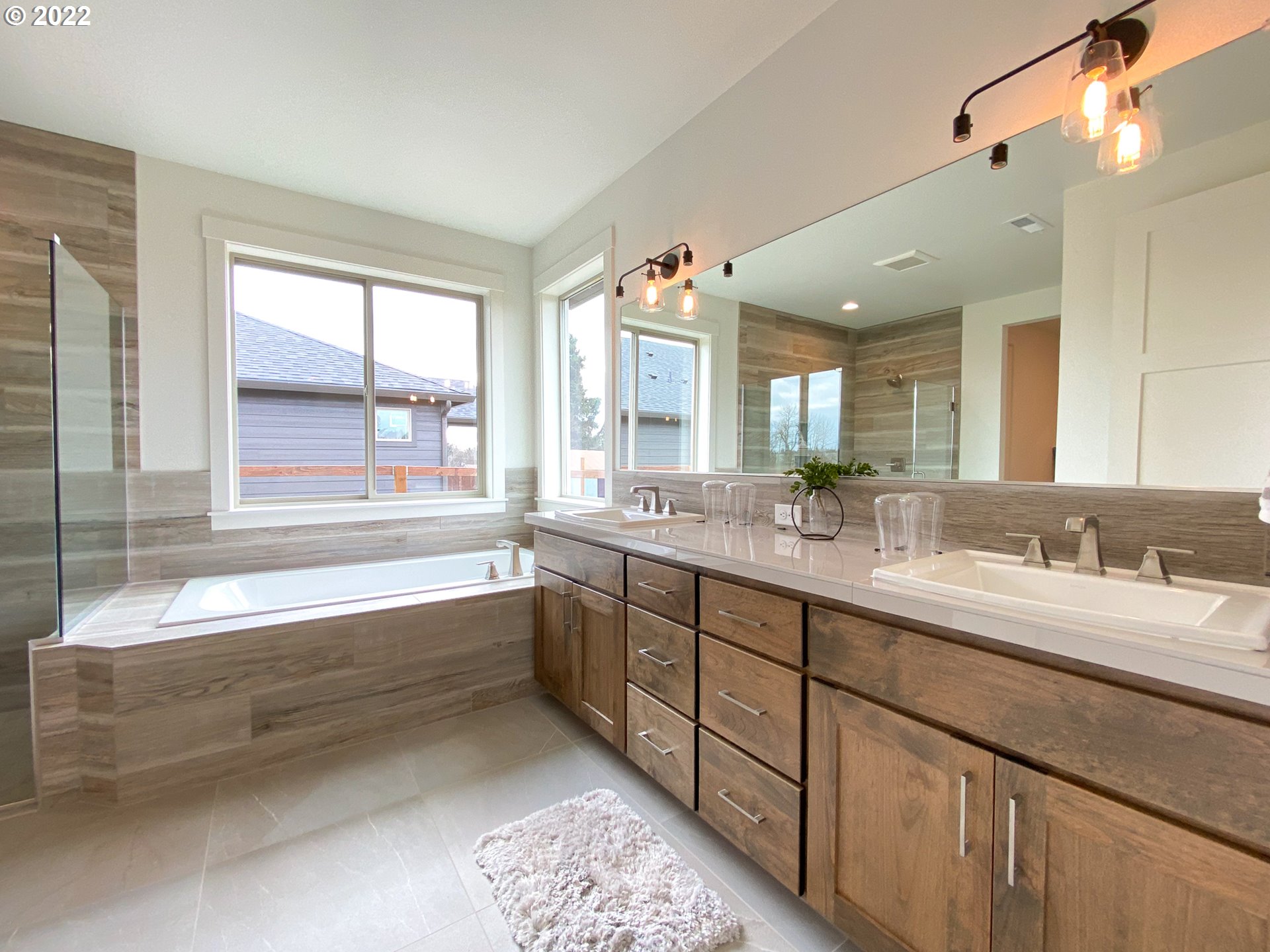 817 South Goose Loop Ridgefield, WA 98642 - Photo 18 of 31 a bathroom with a tub sink and mirror