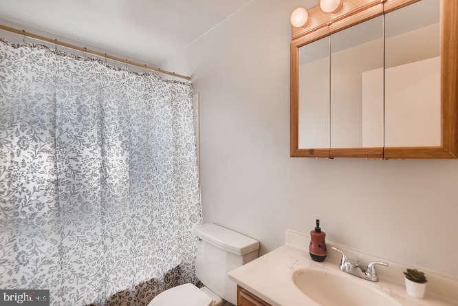 8140 Del Haven Road Baltimore, MD 21222 - Photo 27 of 27 Upper level hall Bath 2nd view