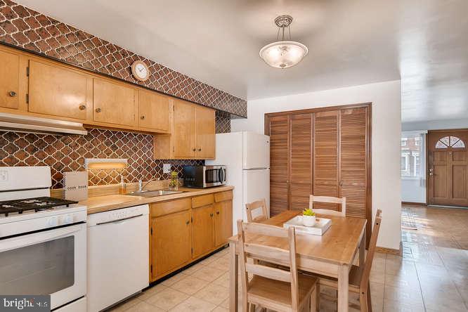 8140 Del Haven Road Baltimore, MD 21222 - Photo 9 of 27 Open light filled eat-in Kitchen view 2