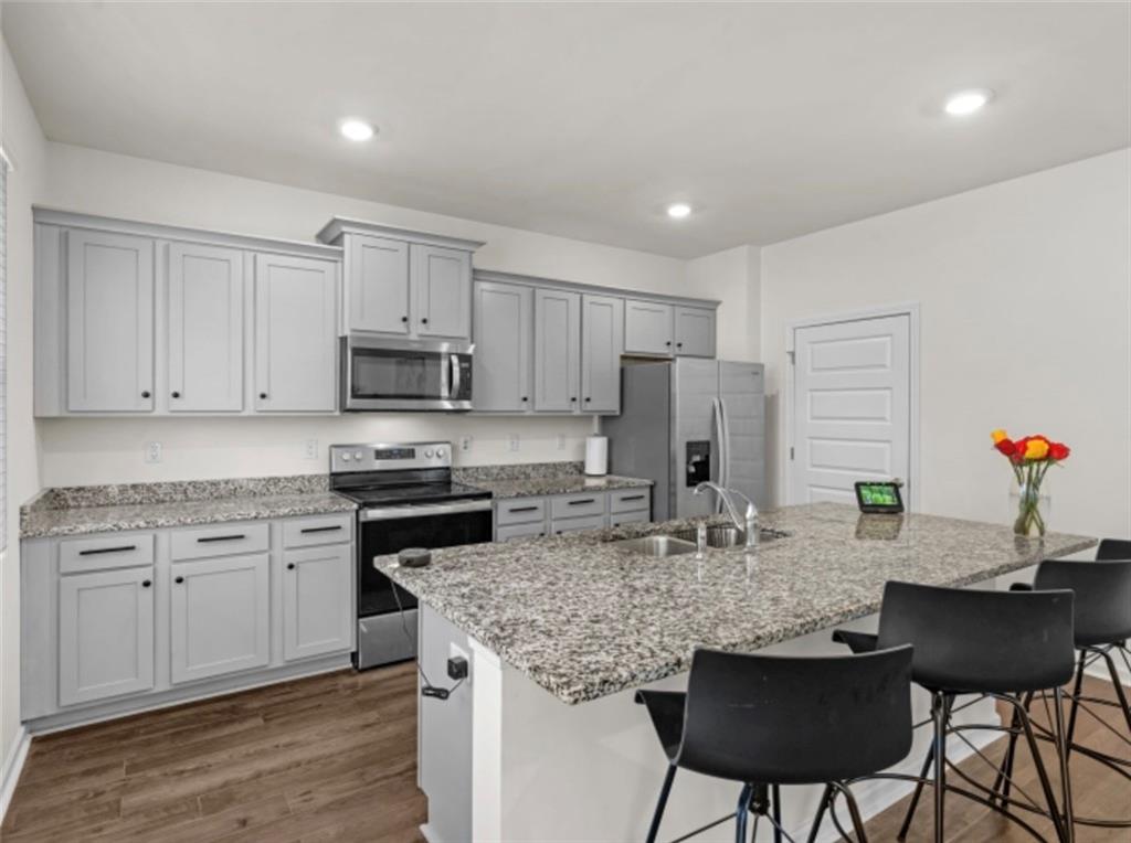 160 Grafton Street Hampton, GA 30228 - Photo 5 of 15 a kitchen with kitchen island granite countertop a table and chairs in it