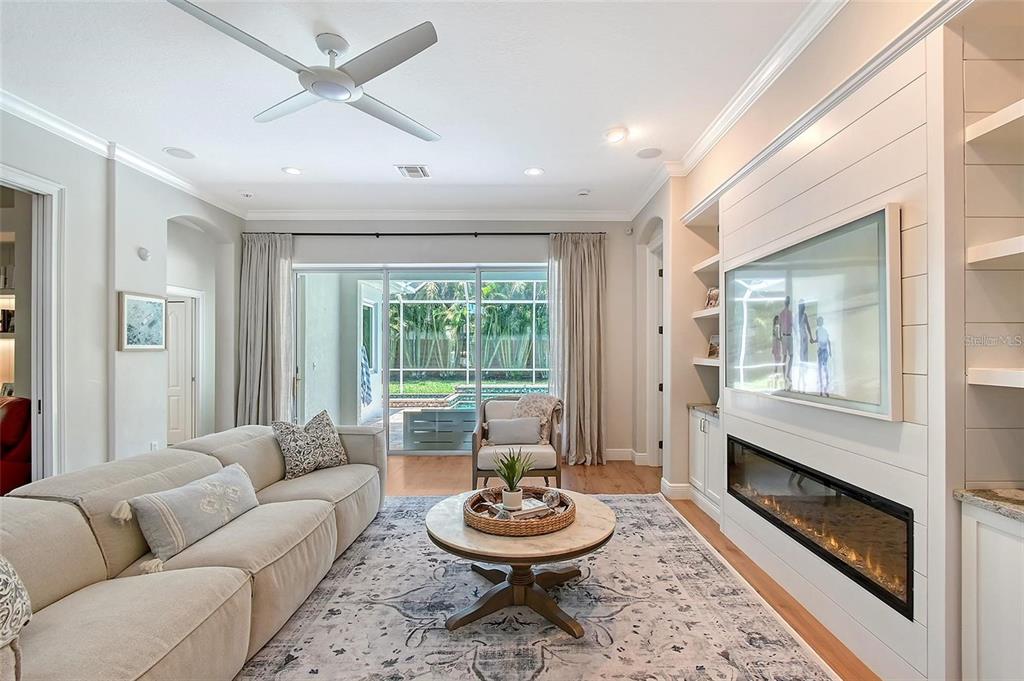 3921 Maravic Place Sarasota, FL 34231 - Photo 14 of 42