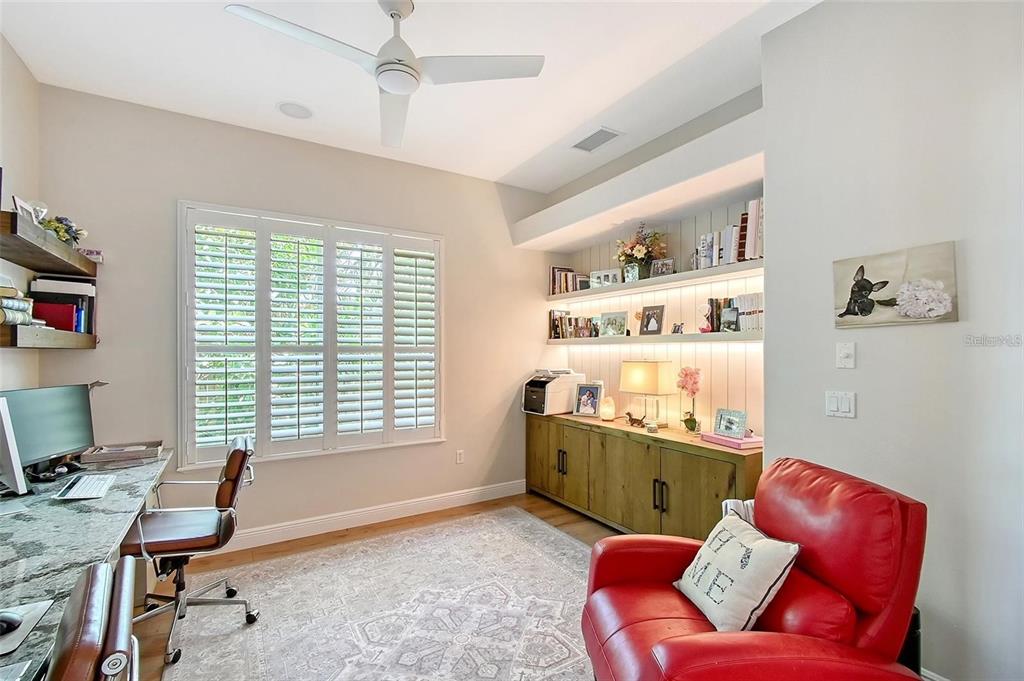 3921 Maravic Place Sarasota, FL 34231 - Photo 16 of 42