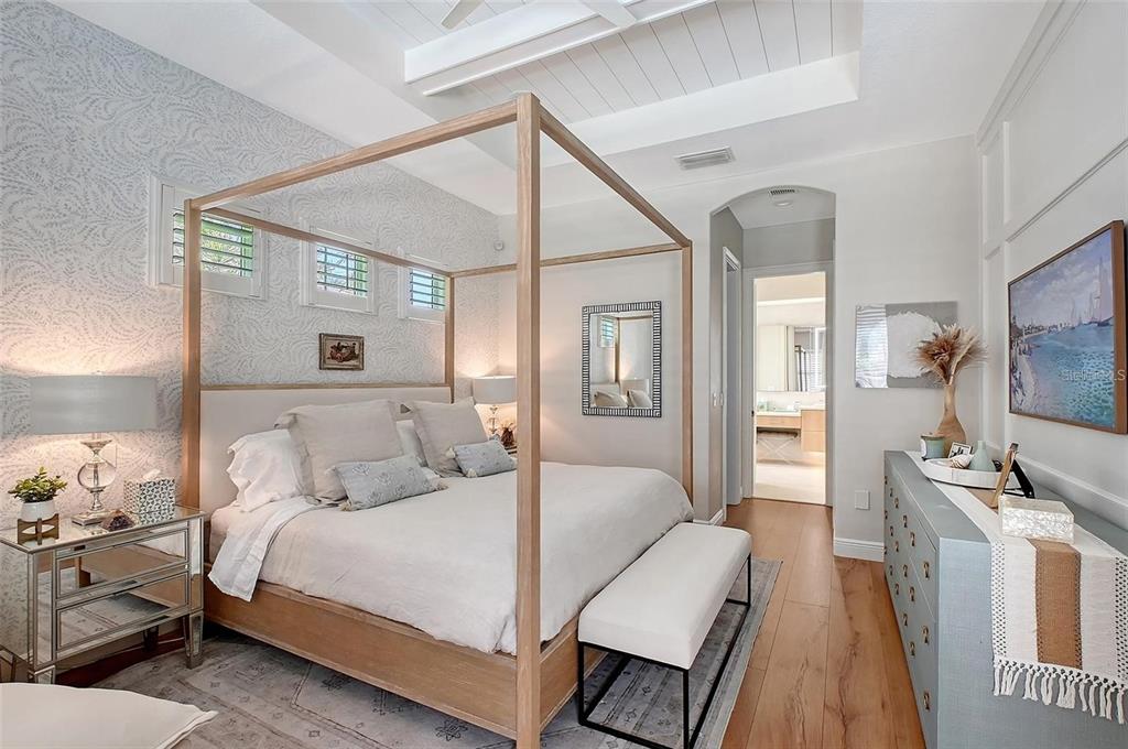 3921 Maravic Place Sarasota, FL 34231 - Photo 17 of 42