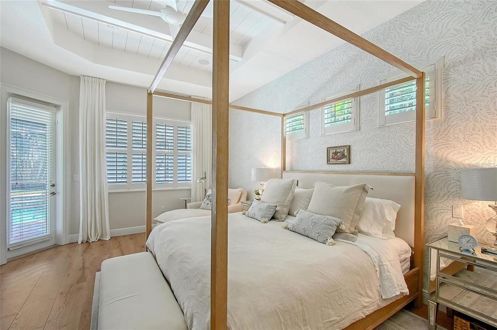 3921 Maravic Place Sarasota, FL 34231 - Photo 18 of 42