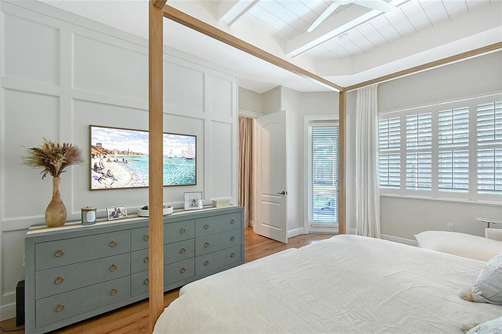 3921 Maravic Place Sarasota, FL 34231 - Photo 19 of 42